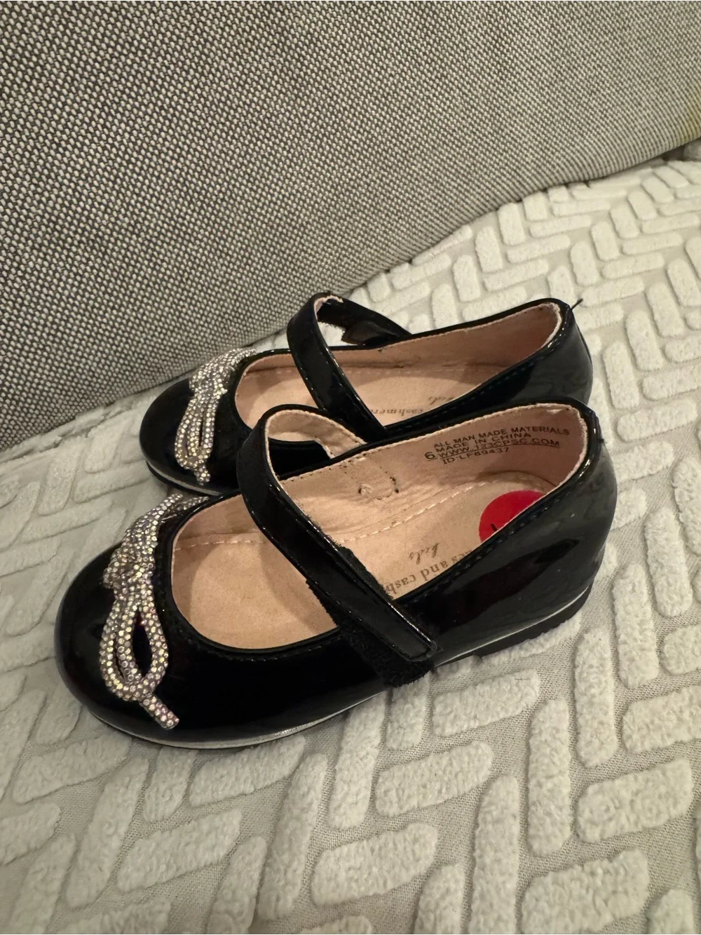 Cupcakes and cashmere black patent leather Mary Jane toddler shoes size 6